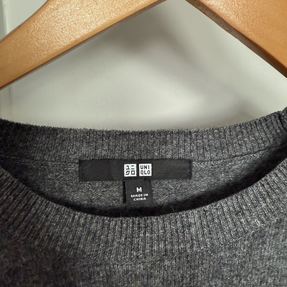 Uniqlo 100% Cashmere Women’s Charcoal Grey Crewneck Sweater - Picture 2 of 2